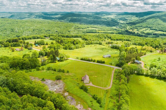 Building Photo - 2109 Dunk Hill Rd