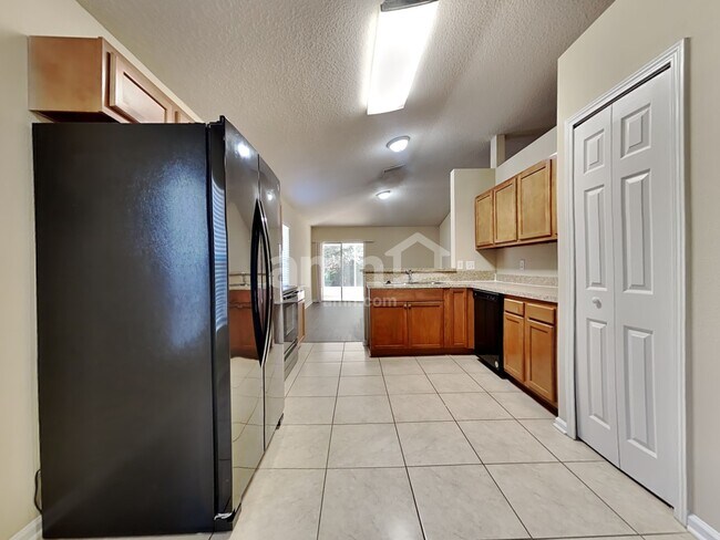 Building Photo - 12333 Anarania Dr