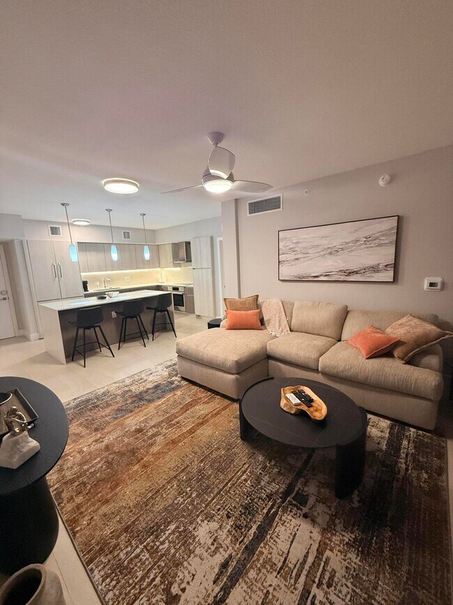 Building Photo - 111 SE 1st Ave