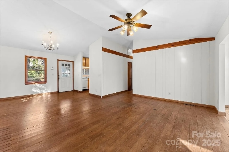 Building Photo - 550 Kinross Dr