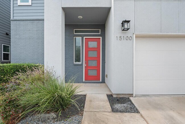 Building Photo - 15100 Forum Ave