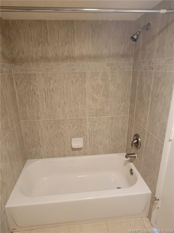 Building Photo - 1526 SE Royal Green Cir