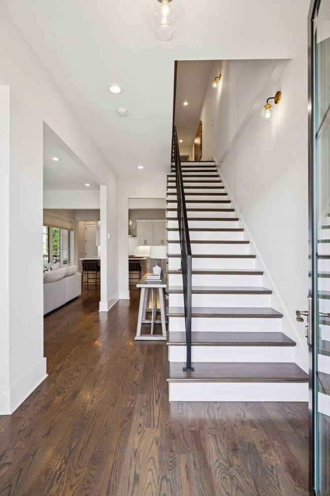 Building Photo - Experience elevated living in this beautifully crafted brick residence located in the heart of Ed...