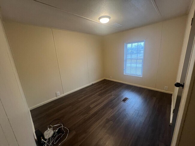 Building Photo - 502 9th St SW