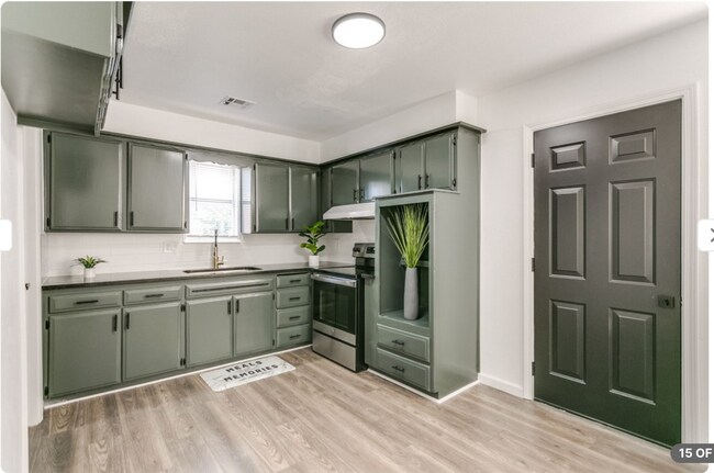 Building Photo - ASK ABOUT OUR VALENTINES DAY MOVE-IN SPECI...