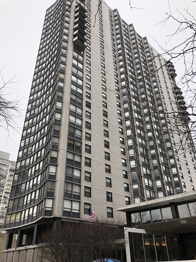 Primary Photo - 5701 N Sheridan Rd