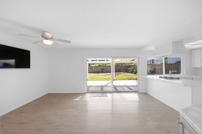 Building Photo - Beautiful Westlake First Neighborhood Family Home w/ Large Backyard with Panoramic Mtn Views