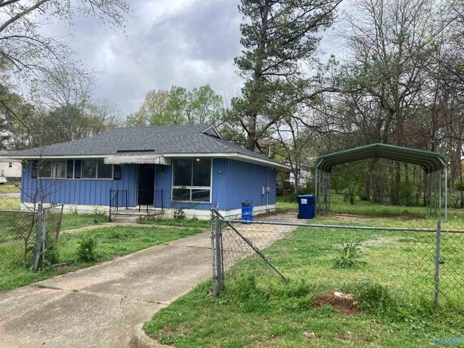 Primary Photo - 3201 Yale Cir NW