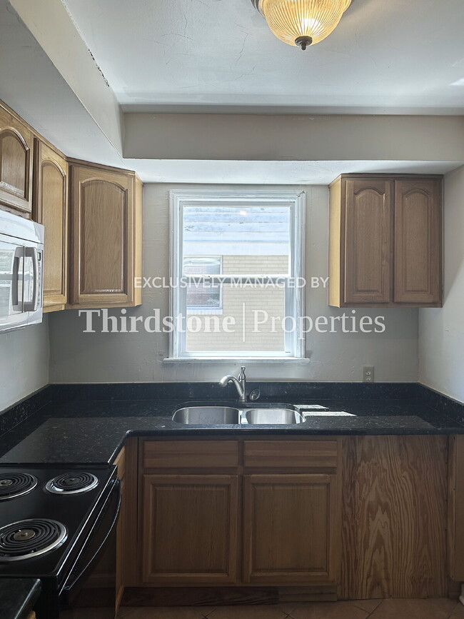 Building Photo - 8121 Hawthorne St
