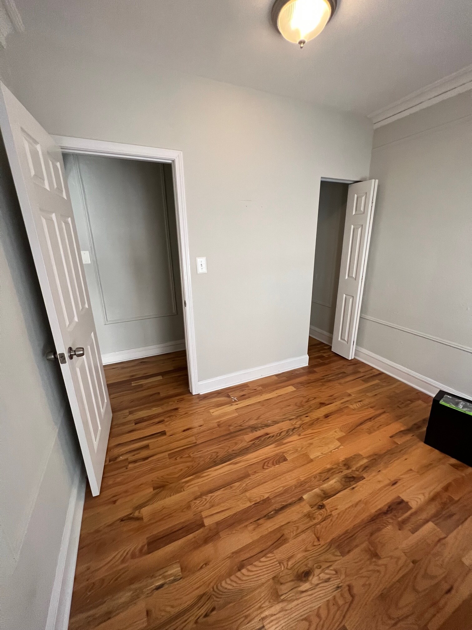 Building Photo - 5042 N Wolcott Ave