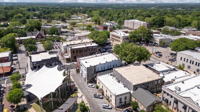 Building Photo - 541 N White St