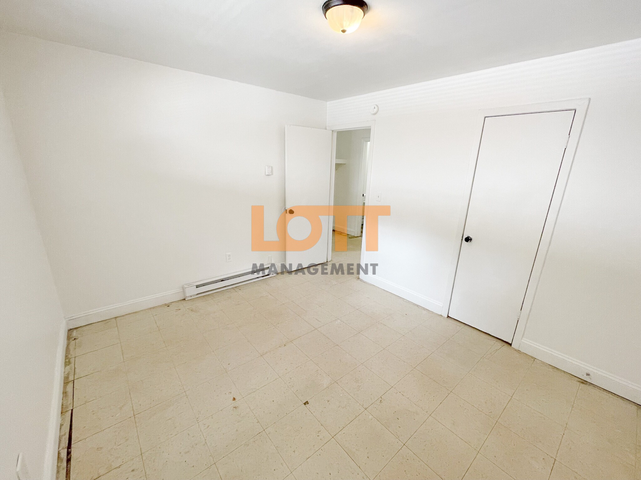 Building Photo - 10 Montis Dr