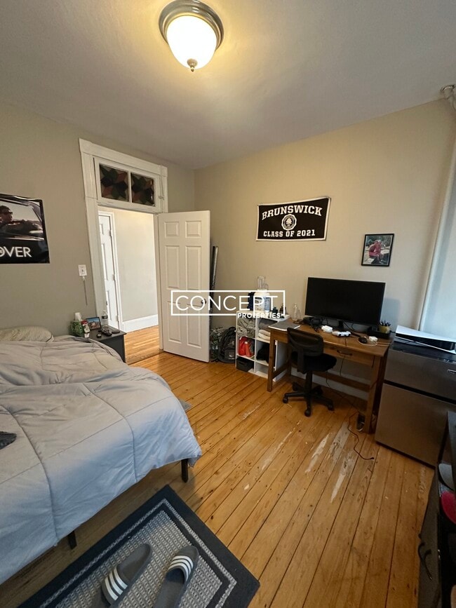 Building Photo - 47A Hillside St. Unit 2