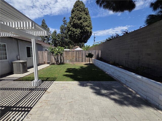 Building Photo - 14232 Matisse Ave