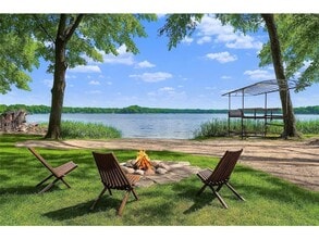 Building Photo - 5720 Oakview Ln N