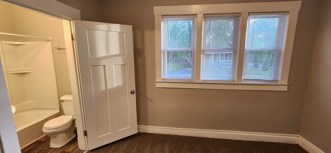 Building Photo - Spacious corner lot home with great natural light!