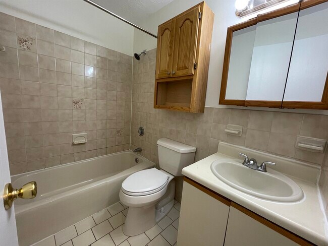 Building Photo - 385 Huse Rd