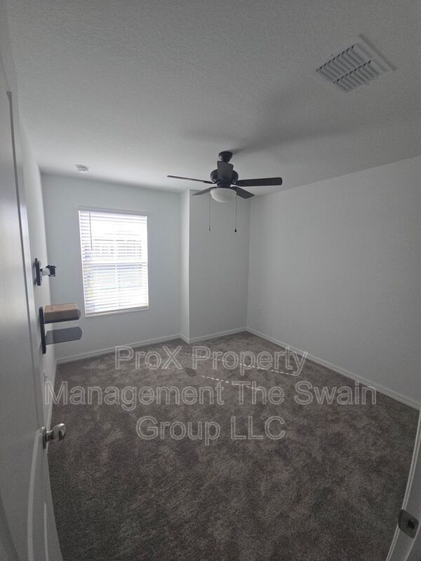 Building Photo - 633 Reggie Rd