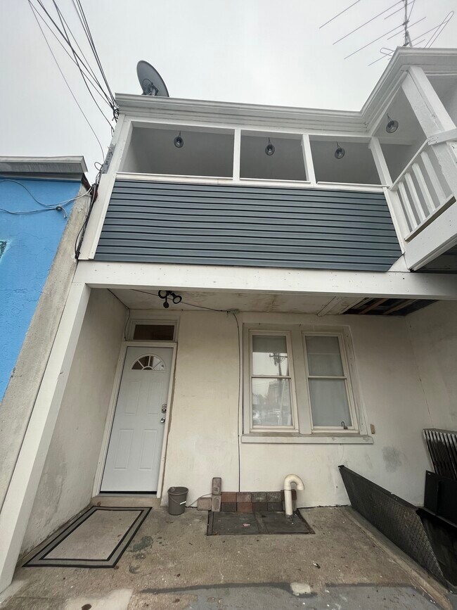 Primary Photo - 207 Main St