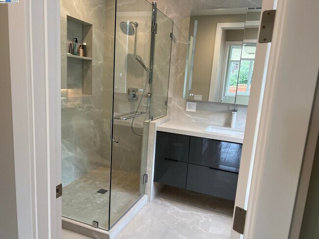 Building Photo - 466-4B1 Ruthven,Palo Alto CA 94301