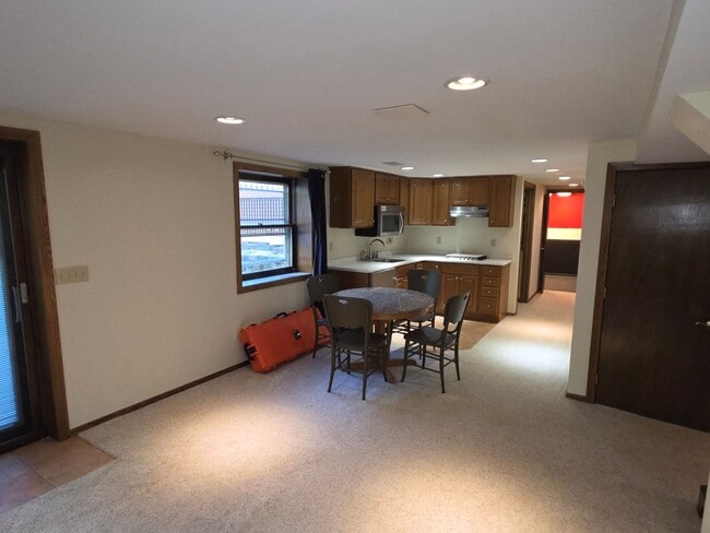 Building Photo - Updated 4 bedroom home in Merton
