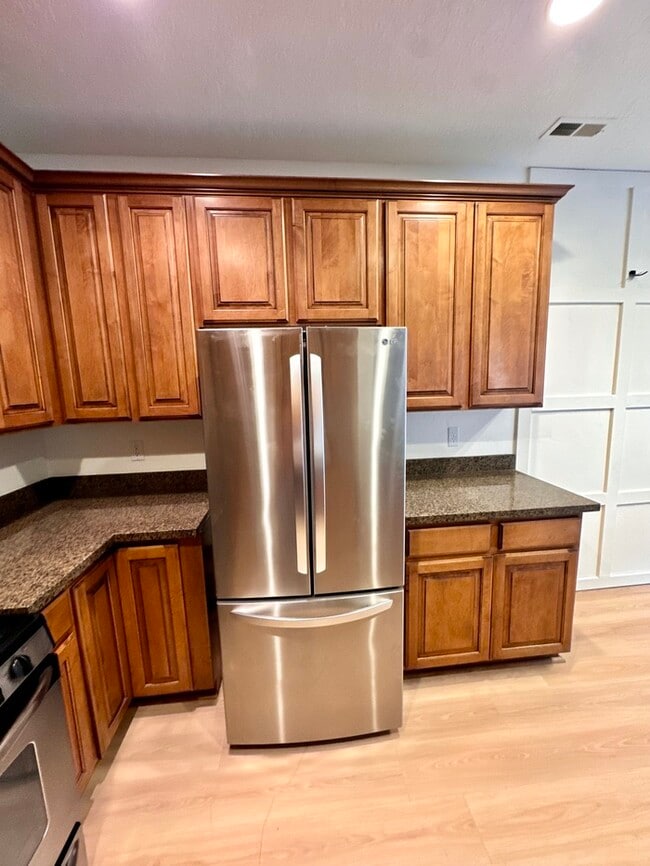 Building Photo - Your Next Home Awaits!