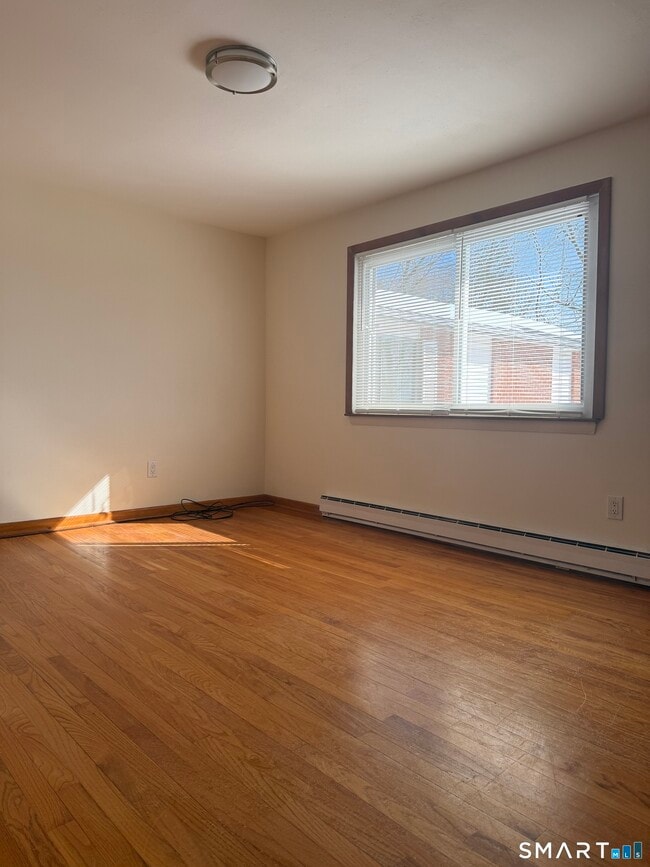 Building Photo - 273 Queen St