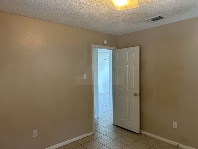 Building Photo - 911 Dryden Ave