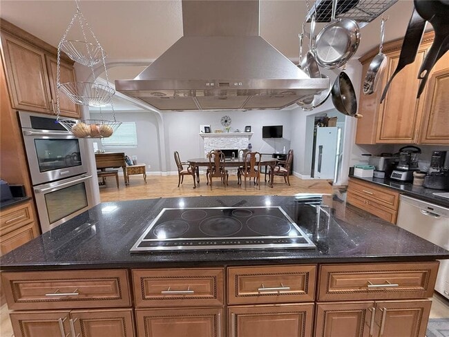 Building Photo - 731 Northwood Cir