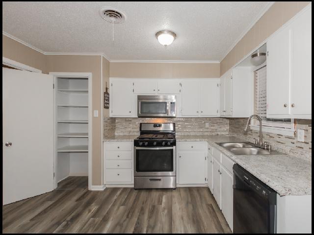 Building Photo - 4716 Buckingham Pl