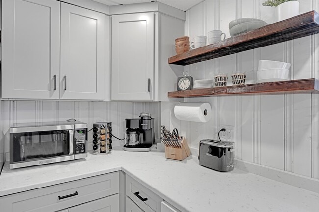 Building Photo - 2151 Thoroughbred Ln