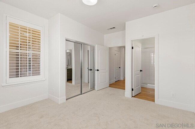 Building Photo - 6338 Huntington Dr