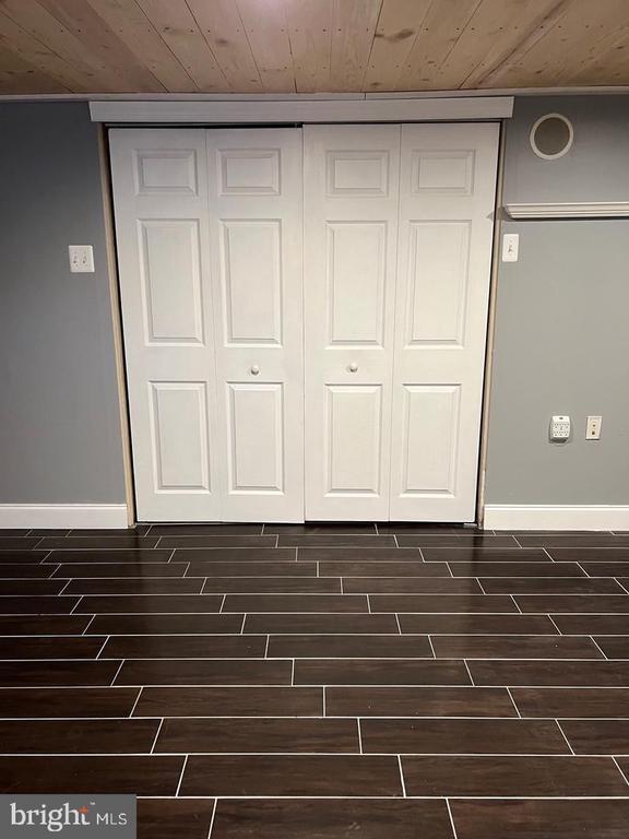 Building Photo - 237 Miner St