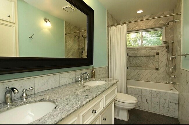 Building Photo - 23035 Lanham Dr