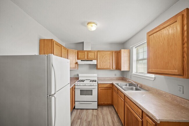 Building Photo - 4636 Mayflower St