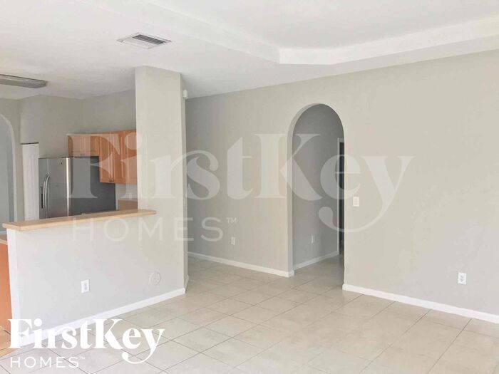 Building Photo - 2222 Portofino Ave