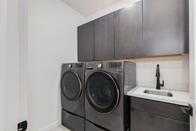 Building Photo - 5151 N 13th Pl