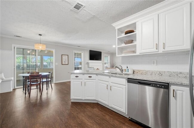 Building Photo - 1810 Westwind Dr