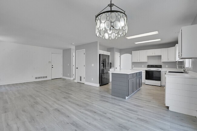 Building Photo - $3,040.95 - 3 Bed, 3-Bath Home in Aurora with In Unit Laundry and Central AC