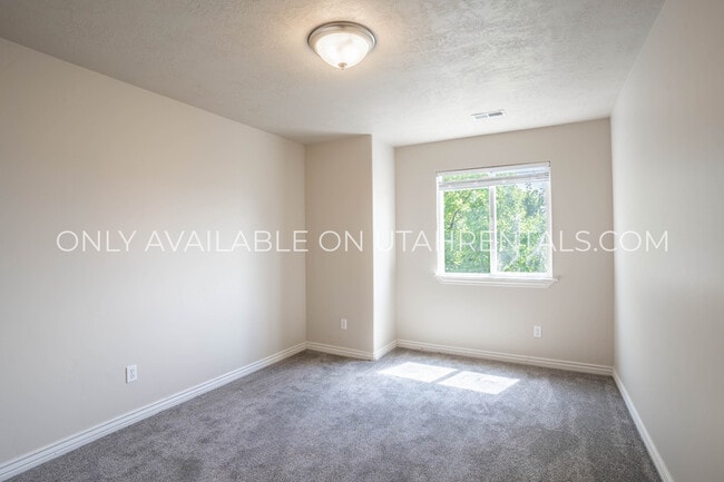 Building Photo - 1380 W Parkside Dr
