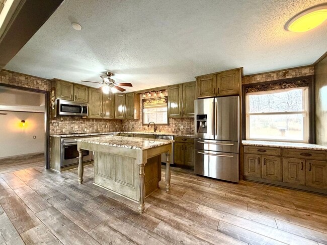 Building Photo - 2811 Thrush Dr