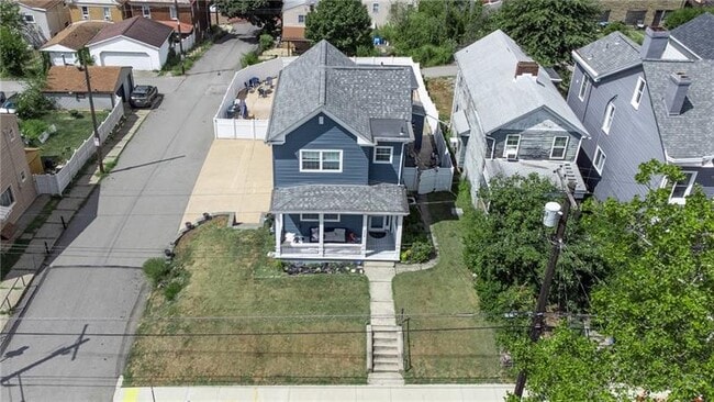 Building Photo - 242 Bigham St