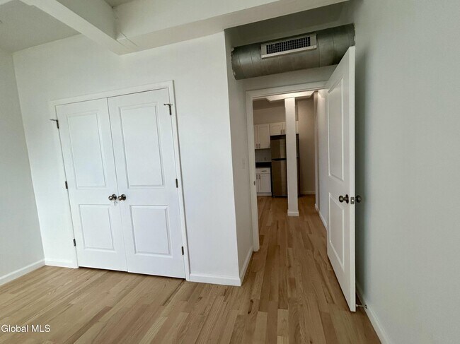 Building Photo - 155 River St