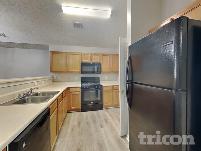 Building Photo - 613 Shadow Lake Dr