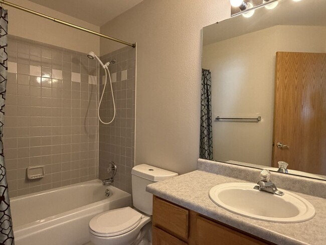 Building Photo - 625 Brewer Dr