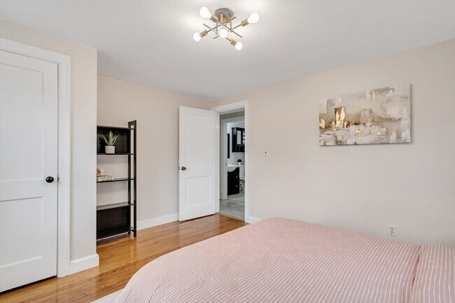 Building Photo - 24 Ledgelawn Ave