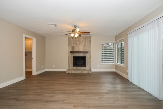 Building Photo - 15518 4 Leaf Dr