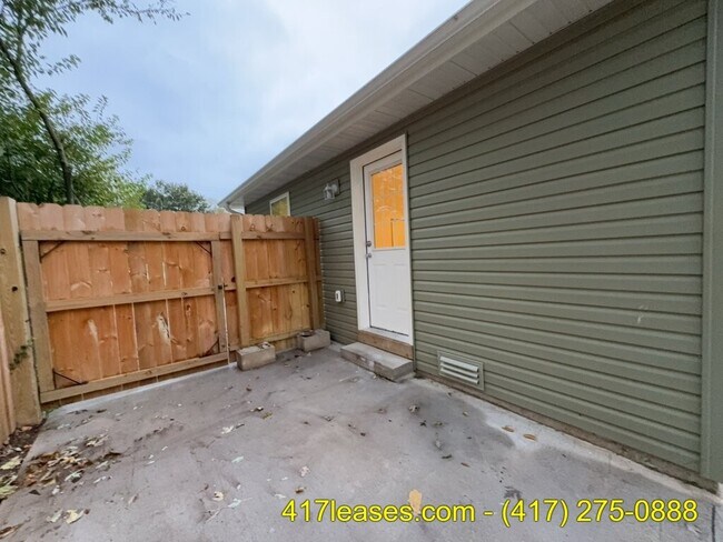 Building Photo - 2618 N Pierce Ave