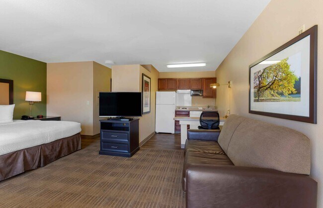 Building Photo - Furnished Studio-Phoenix - Airport - E. Oa...