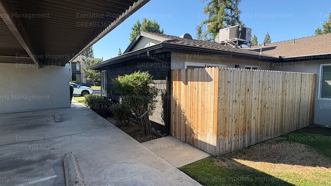 Building Photo - 709 Deseret Way